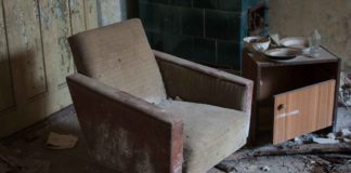 How-to-Get-Rid-of-Your-Old-Sofas-&-Couches-on-readcrazy