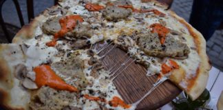 Let’s-Know-About-Weird-Pizza-Toppings-In-The-U.S.-on-readcrazy