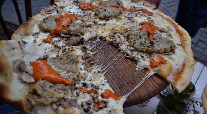 Let’s-Know-About-Weird-Pizza-Toppings-In-The-U.S.-on-readcrazy